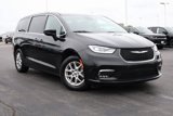 Used 2023 Chrysler Pacifica Touring-L image 2