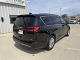 Used 2021 Chrysler Pacifica Touring-L image 4