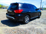Used 2017 Nissan Pathfinder Platinum image 3