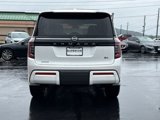 New 2025 Nissan Armada SL w/ Captain's Chari Seat Package image 4