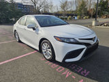 Used 2022 Toyota Camry SE image 3