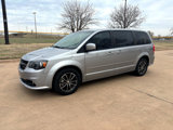 Used 2016 Dodge Grand Caravan SXT w/ UConnect Hands-Free Group image 2