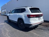 New 2025 Volkswagen Atlas Peak Edition SE image 3