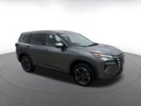 Used 2024 Nissan Rogue SV image 2