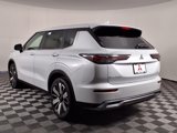 New 2025 Mitsubishi Outlander SE image 5