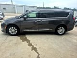Used 2017 Chrysler Pacifica Touring-L image 4