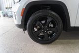 Used 2023 Jeep Grand Cherokee Limited w/ Black Appearance Package image 4