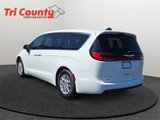 Used 2023 Chrysler Pacifica Touring-L image 5
