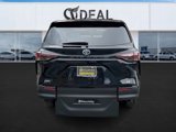 Used 2025 Toyota Sienna LE image 4