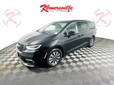 Used 2023 Chrysler Pacifica Touring-L image 3