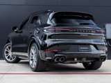 Certified 2025 Porsche Cayenne image 3