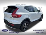 Used 2024 Volvo XC40 B5 Core image 2