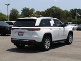 Certified 2022 Jeep Grand Cherokee Limited w/ Luxury Tech Group II image 3