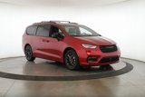 New 2025 Chrysler Pacifica Select image 2