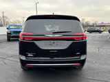 New 2025 Chrysler Pacifica Select image 4