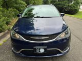 Used 2019 Chrysler Pacifica Touring-L image 2