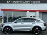 Used 2025 Kia Sorento EX w/ EX Panoramic Sunroof Package image 3
