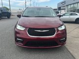 Used 2023 Chrysler Pacifica Touring-L image 3