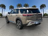 New 2025 Nissan Pathfinder Platinum image 4