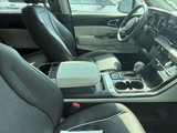 Used 2024 Kia Carnival EX image 5