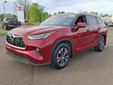 Certified 2023 Toyota Highlander XLE image 3