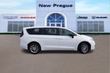 New 2025 Chrysler Pacifica Select image 2