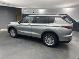 New 2025 Mitsubishi Outlander ES image 4