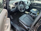 New 2025 Chrysler Pacifica Select image 4