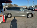 Used 2023 Chrysler Pacifica Touring-L image 5