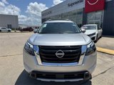 New 2025 Nissan Pathfinder SL image 2