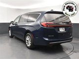 New 2025 Chrysler Pacifica Select image 4
