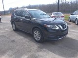 Used 2017 Nissan Rogue SV image 3