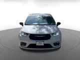 Used 2024 Chrysler Pacifica Touring-L image 4