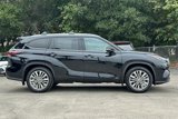 New 2025 Toyota Highlander Platinum image 3