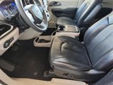 Used 2022 Chrysler Pacifica Touring-L image 6