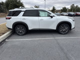 New 2025 Nissan Pathfinder SL w/ SL Premium Package image 2