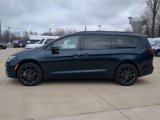 Used 2022 Chrysler Pacifica Touring-L w/ S Appearance Package image 3