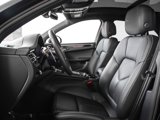 Certified 2025 Porsche Macan image 5