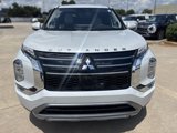 New 2025 Mitsubishi Outlander SE image 2