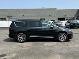 Used 2022 Chrysler Pacifica Limited image 2