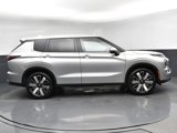 New 2025 Mitsubishi Outlander SE image 3