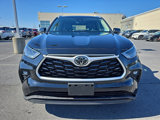 Used 2022 Toyota Highlander XLE image 2