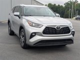 Used 2023 Toyota Highlander XLE image 2