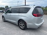 Used 2023 Chrysler Pacifica Limited image 5