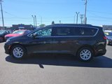 Used 2022 Chrysler Pacifica Touring-L image 4