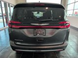 Used 2022 Chrysler Pacifica Touring-L image 6
