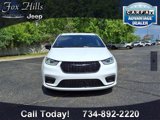 Used 2024 Chrysler Pacifica Select image 2