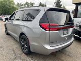 Used 2021 Chrysler Pacifica Touring w/ S Appearance Package image 4