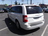 Used 2015 Chrysler Town & Country Touring image 3