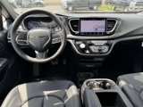 New 2025 Chrysler Pacifica Select image 2
